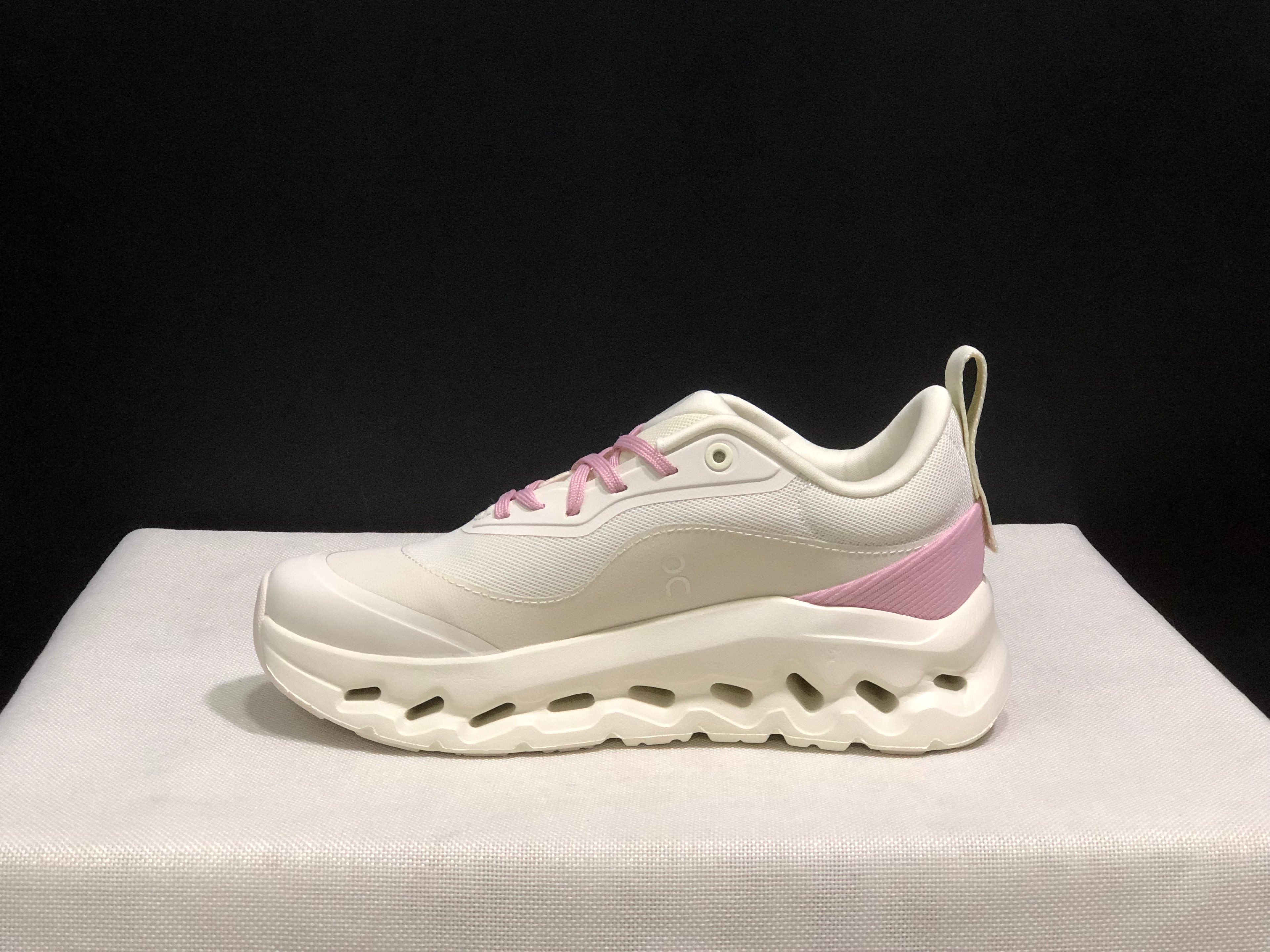On cloudtilt Pink