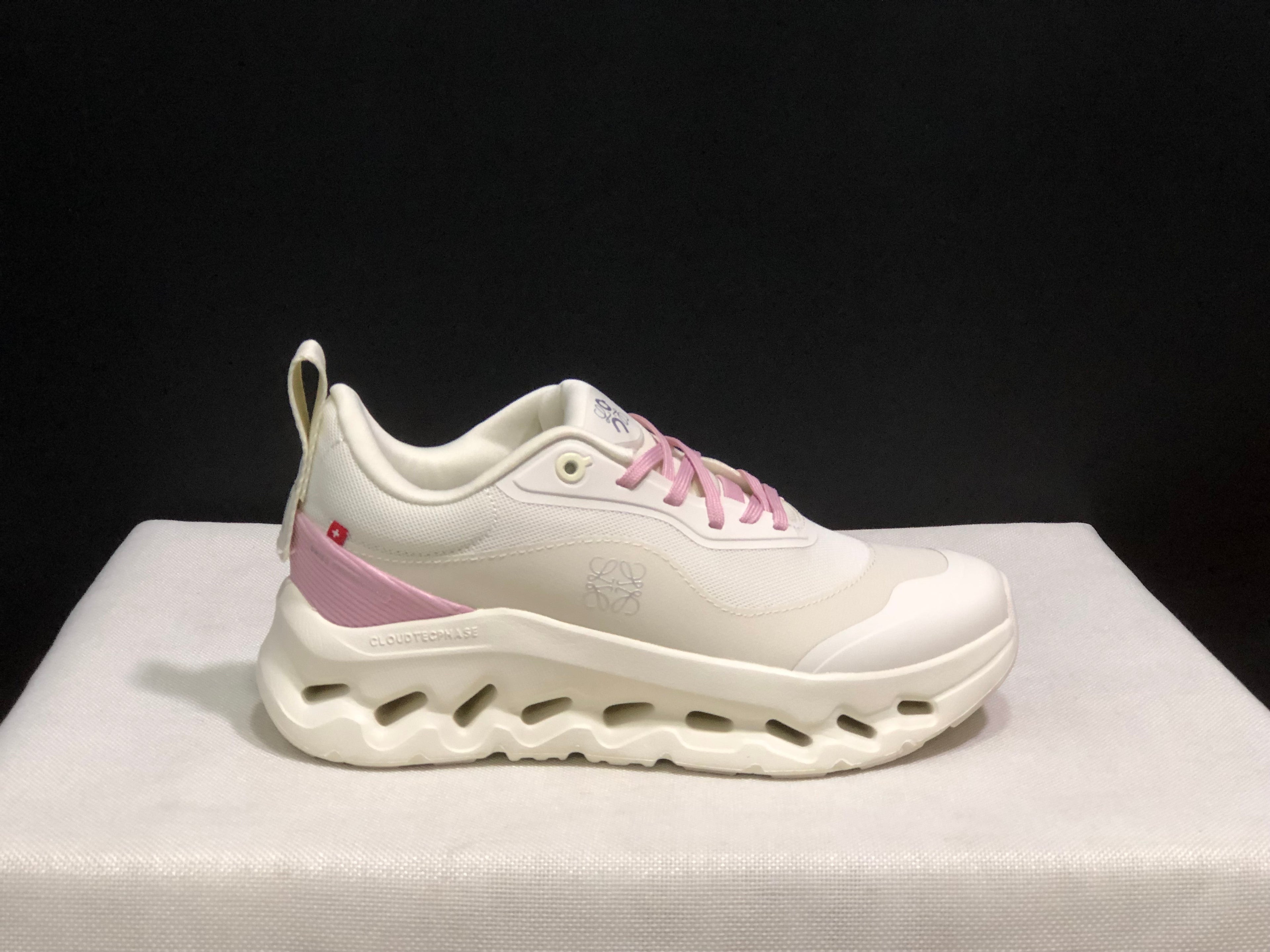 On cloudtilt Pink