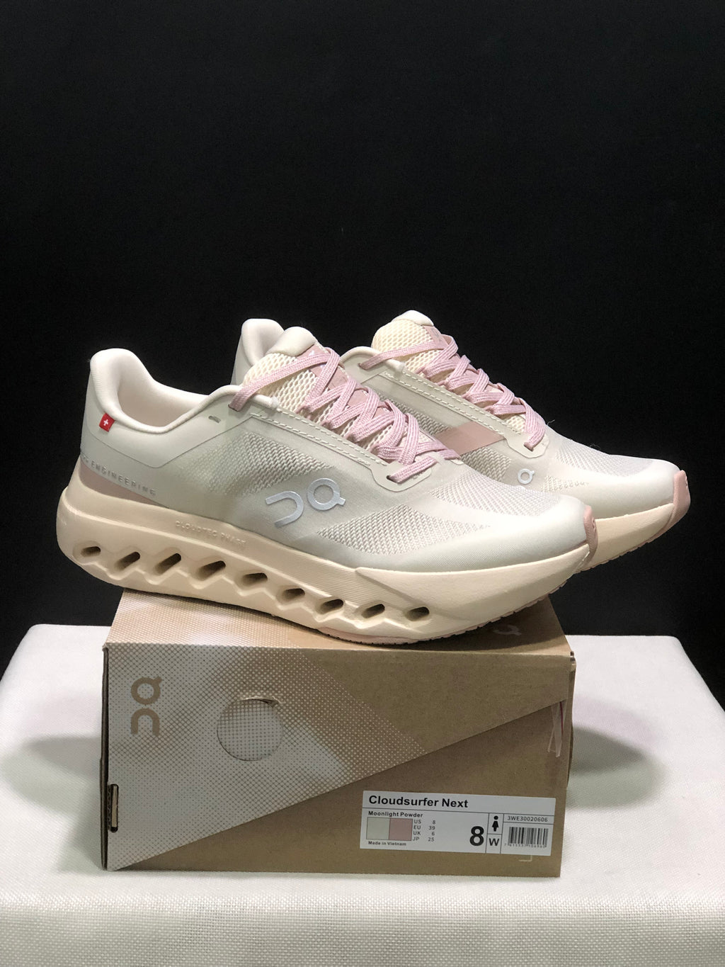 On cloudsurfer Next Pink